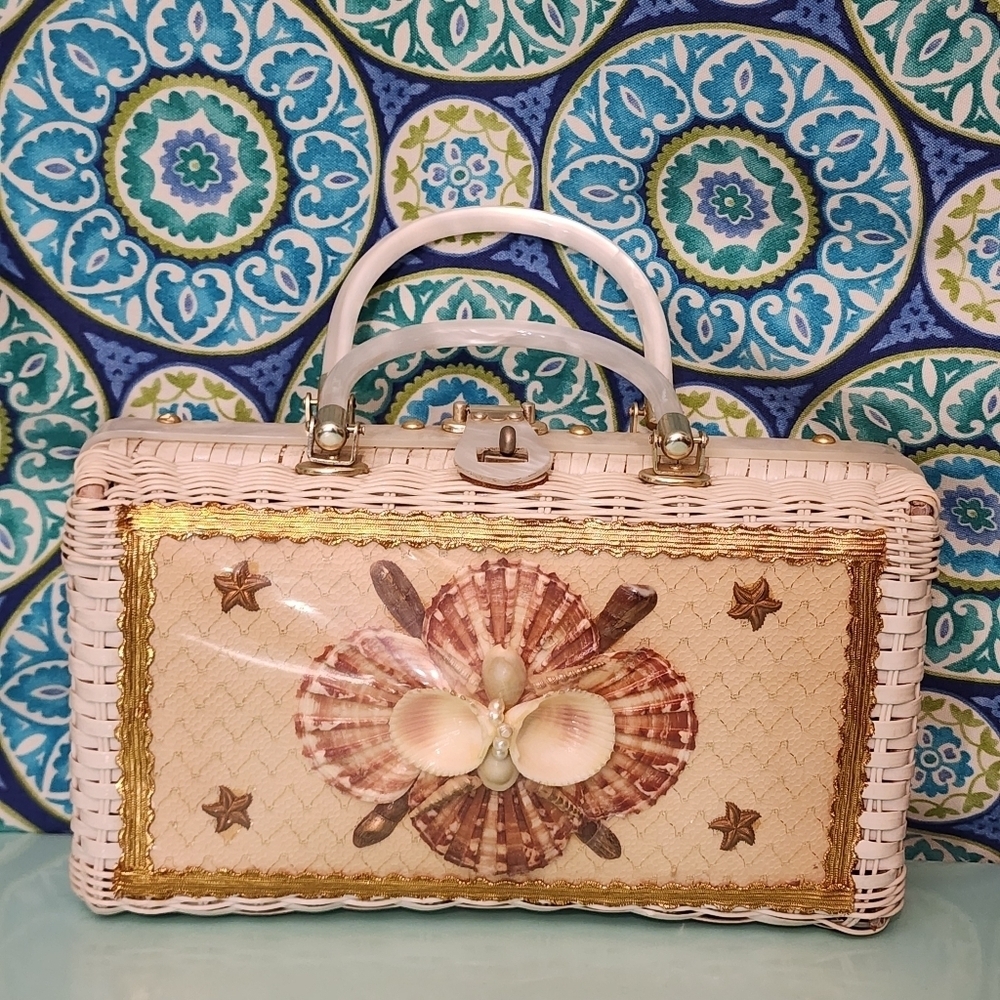 Vintage Princess Charming by Atlas Seashell Wicker Lucite Handle Purse 1950s/60s